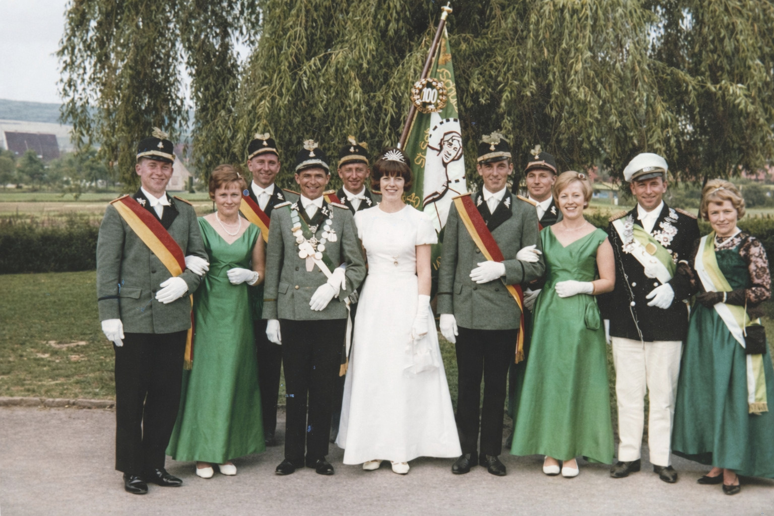 Königspaar mit Hofstaat 1966